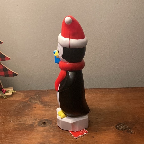 NWT- 14β LED Light Up Adorable Penguin Decoration π Operated - Picture 10 of 17